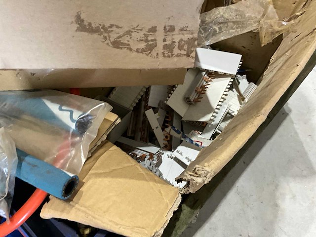 Diverse bouwmaterialen - afbeelding 5 van  6