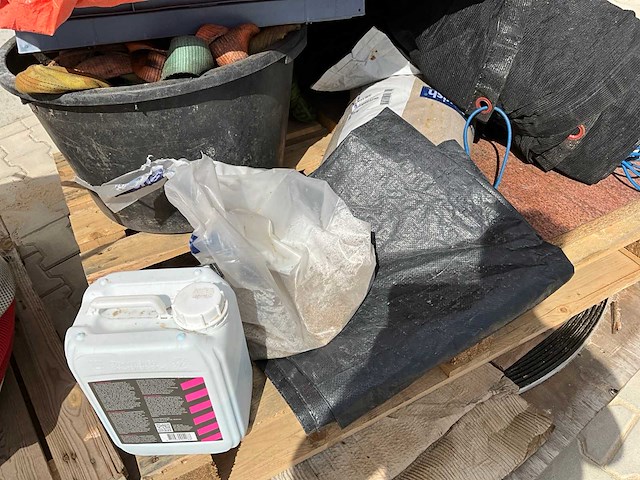 Diverse bouwmaterialen - afbeelding 2 van  12