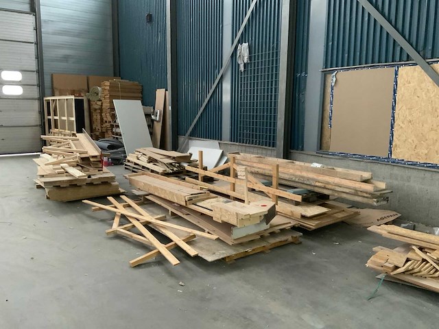 Diverse bouwmaterialen - afbeelding 1 van  10