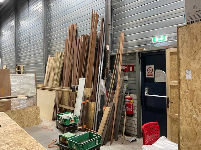 Diverse bouwmaterialen/werkplaatsinventaris - afbeelding 3 van  22
