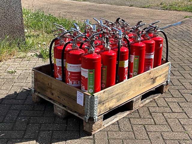 Diverse brandblussers (32x) - afbeelding 1 van  5