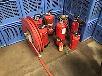 Diverse brandblussers en 1 brandhaspel (8x), werking onbekend - afbeelding 1 van  4