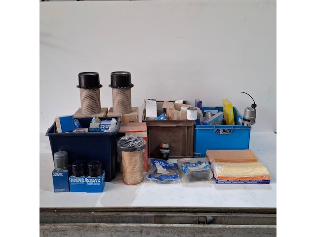Diverse brandstof, olie en luchtfilters o.a. volvo penta, mann, quicksilver - afbeelding 1 van  24