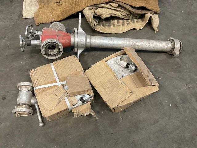 Diverse brandweermateriaal - afbeelding 1 van  7