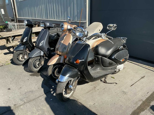Diverse bromscooter - afbeelding 1 van  24