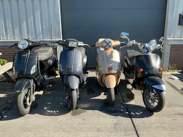 Diverse bromscooter - afbeelding 12 van  24