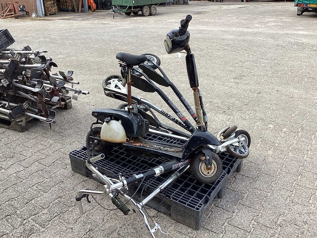 Diverse buitenspeelgoed - afbeelding 3 van  4