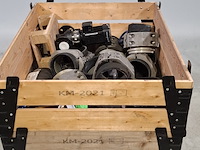 Diverse buizen, afsluiters en klemschalen