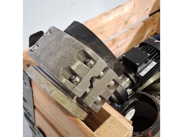 Diverse buizen, afsluiters en klemschalen - afbeelding 5 van  7