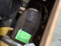 Diverse buizen, afsluiters en klemschalen - afbeelding 6 van  7