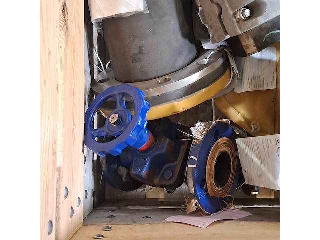 Diverse buizen, afsluiters en klemschalen - afbeelding 7 van  7