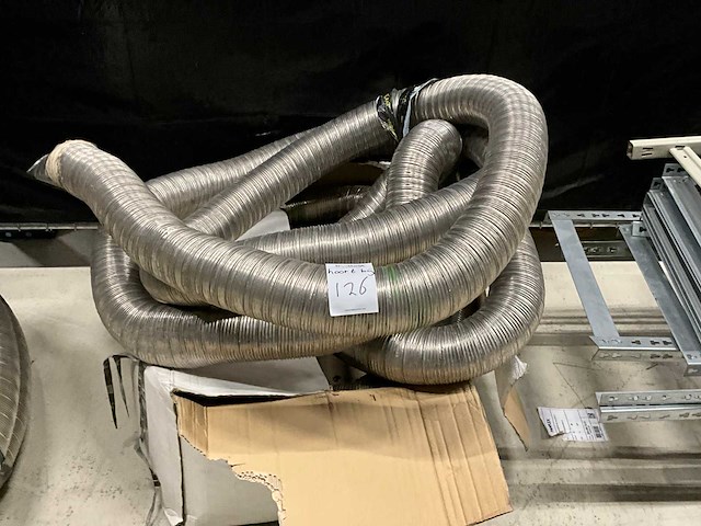 Diverse buizen en leidingen - afbeelding 2 van  6