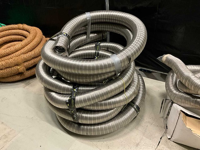 Diverse buizen en leidingen - afbeelding 3 van  6