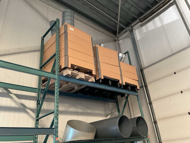 Diverse buizen met bevestingsringen - afbeelding 1 van  8