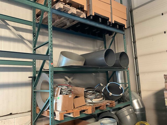 Diverse buizen met bevestingsringen - afbeelding 2 van  8