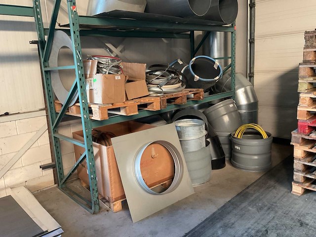 Diverse buizen met bevestingsringen - afbeelding 3 van  8