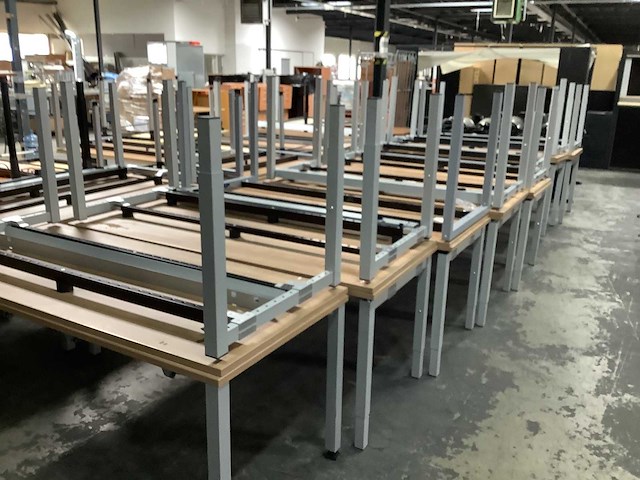 Diverse bureau's - desk (46x) - afbeelding 22 van  35