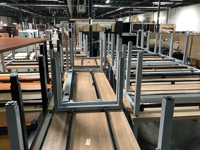 Diverse bureau's - desk (46x) - afbeelding 24 van  35