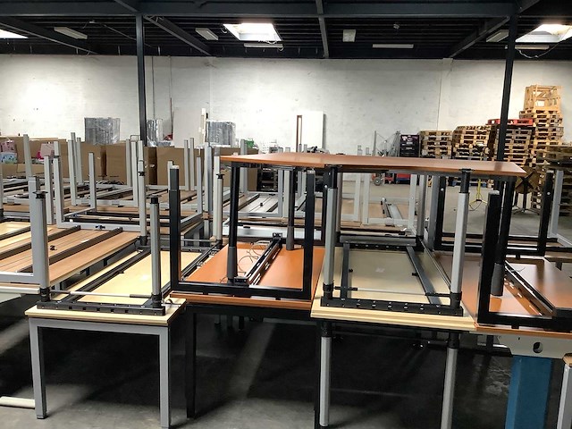 Diverse bureau's - desk (46x) - afbeelding 25 van  35