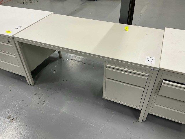 Diverse bureau’s (7x) - afbeelding 5 van  8