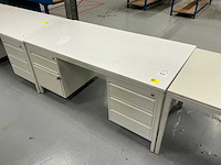 Diverse bureau’s (7x) - afbeelding 6 van  8