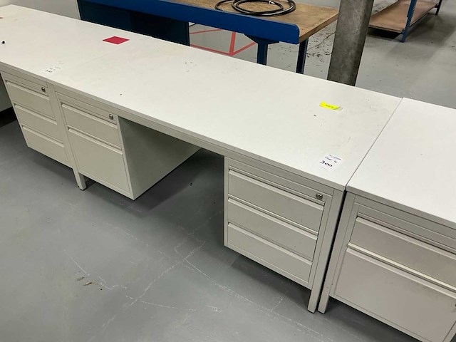Diverse bureau’s (7x) - afbeelding 7 van  8