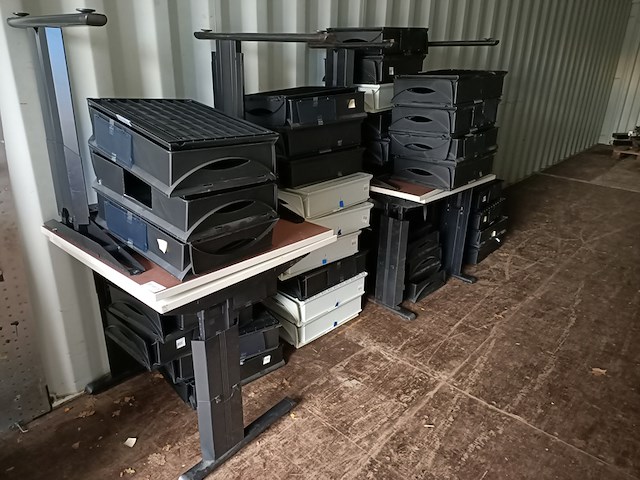 Diverse bureaus - afbeelding 1 van  6