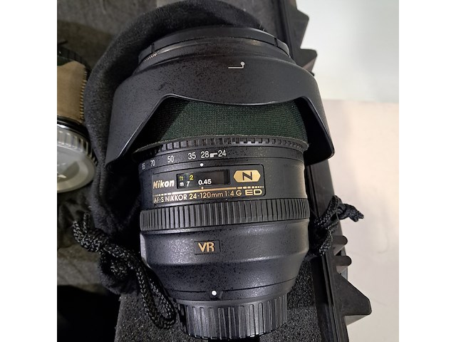 Diverse camera lenzen in koffer - afbeelding 7 van  14