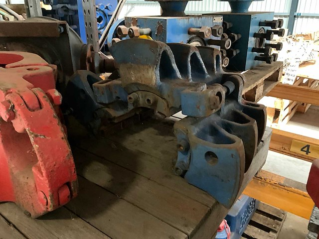 Diverse casing-/drill pipe elevators - afbeelding 6 van  9