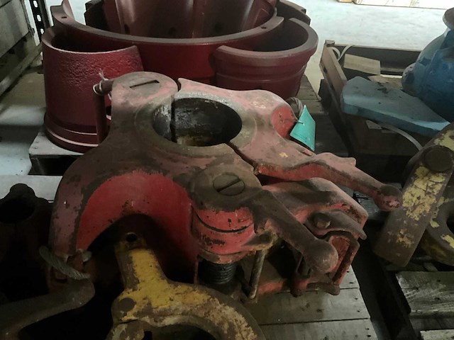 Diverse casing-/drill pipe elevators - afbeelding 4 van  7