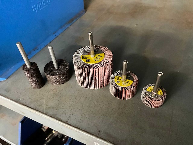 Diverse chuurlamellen - afbeelding 2 van  3