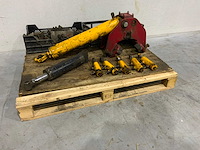 Diverse cilinders en tractor hulpstukken - afbeelding 3 van  6