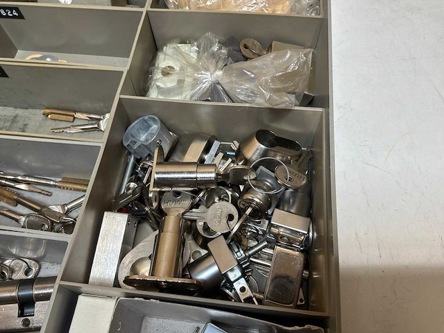 Diverse cilinders met bijbehorende sleutels - afbeelding 6 van  15