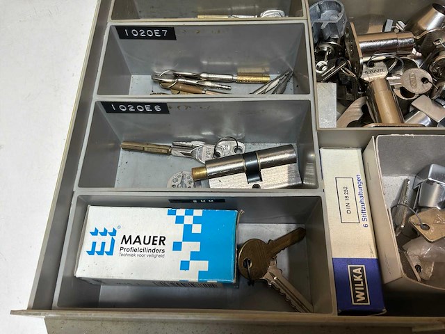 Diverse cilinders met bijbehorende sleutels - afbeelding 12 van  15