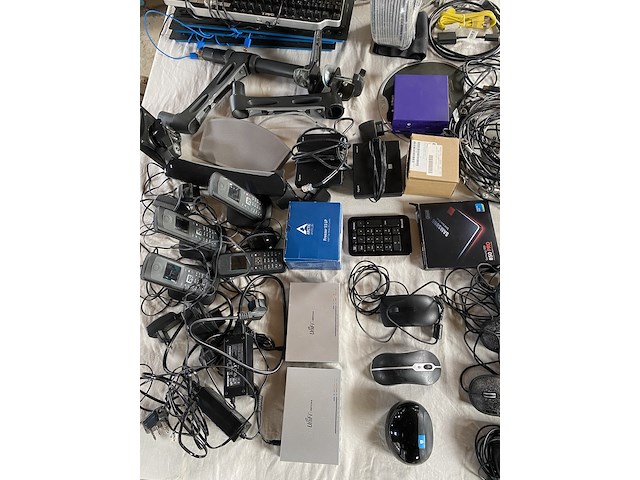 Diverse computer benodigdheden nieuw en gebruikt - afbeelding 4 van  12