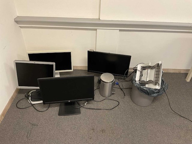 Diverse computer en kantoor onderdelen - afbeelding 1 van  7