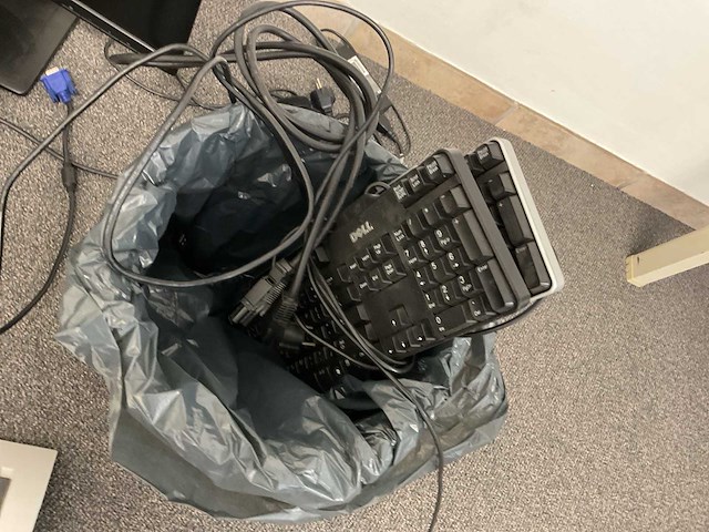 Diverse computer en kantoor onderdelen - afbeelding 3 van  7