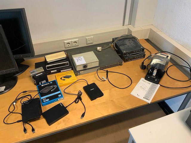 Diverse computerapparatuur - afbeelding 1 van  4