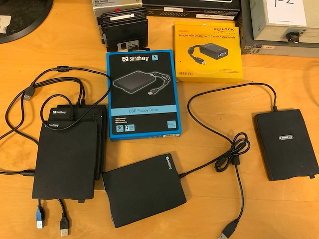 Diverse computerapparatuur - afbeelding 2 van  4