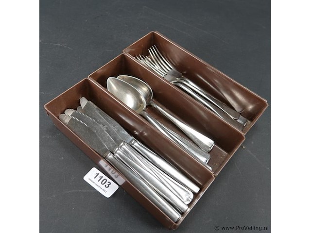 Diverse couverts in plastic bak - afbeelding 2 van  5