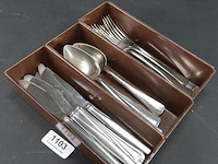 Diverse couverts in plastic bak - afbeelding 2 van  5