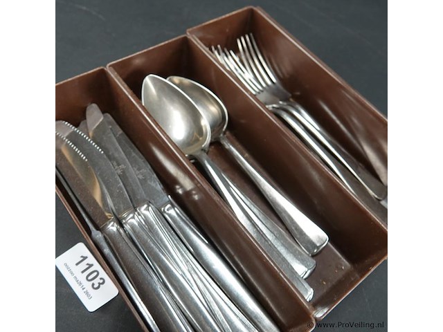 Diverse couverts in plastic bak - afbeelding 3 van  5