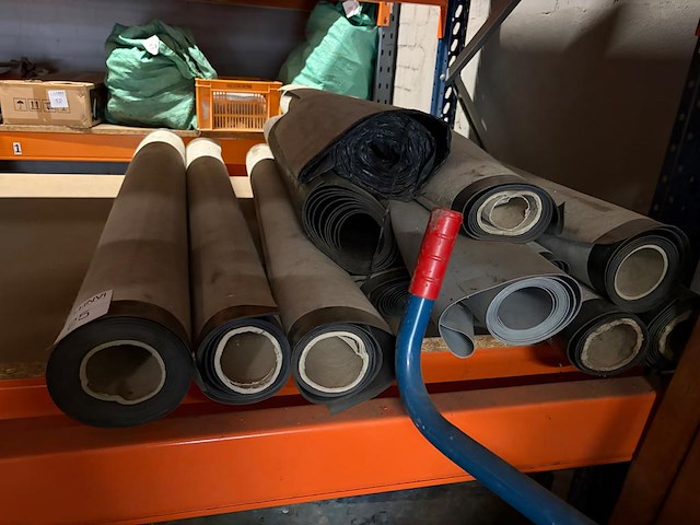 Diverse dakbedekkingsrubber en dakleer - afbeelding 1 van  1