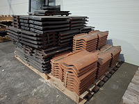 Diverse dakpannen op pallet - afbeelding 4 van  9