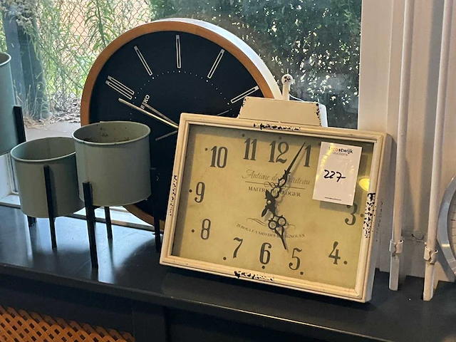 Diverse decoratie en klokken - afbeelding 4 van  4