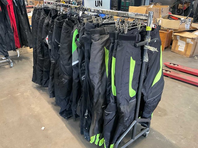 Diverse defender, ixs, cypro, büse, mqp motorbroeken (27x) - afbeelding 1 van  20