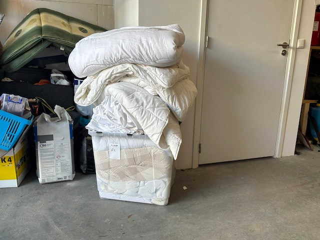 Diverse dekbedden en lakens - afbeelding 1 van  3
