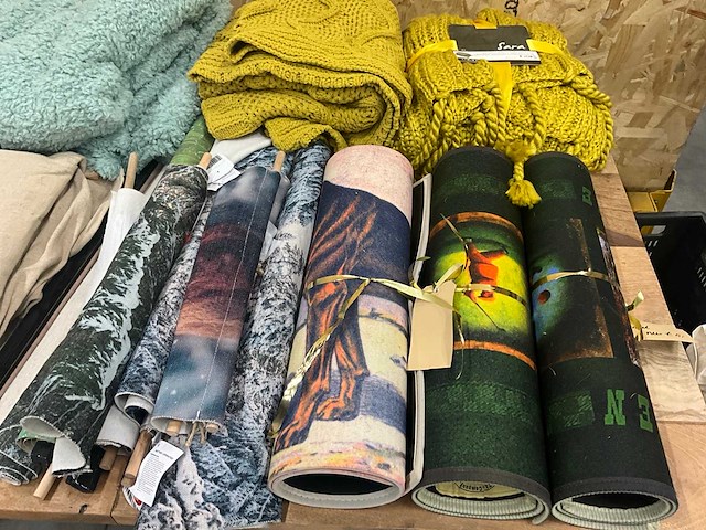 Diverse dekens en textiel - afbeelding 1 van  1