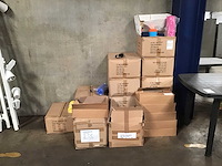 Diverse deksels en gripbanden, ca. 6000 stuks, siliconen - afbeelding 1 van  4