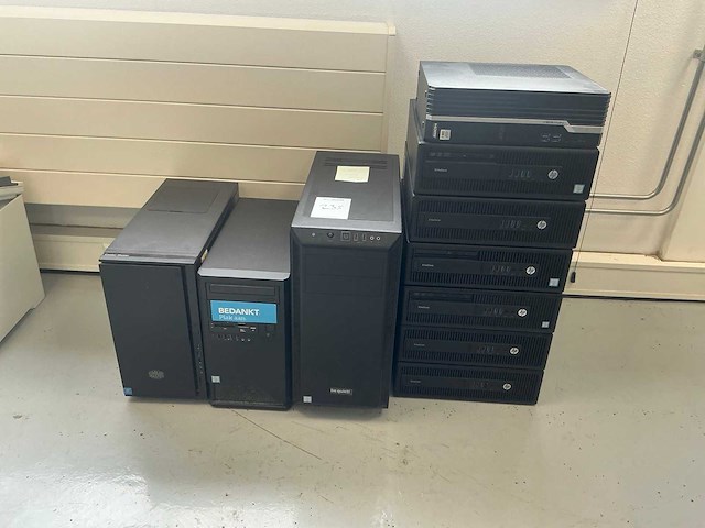 Diverse desktops (10x) - afbeelding 1 van  1